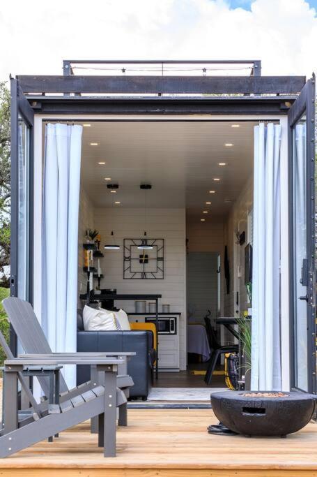New The Yellow Beacon-Luxury Shipping Container Fredericksburg Eksteriør bilde