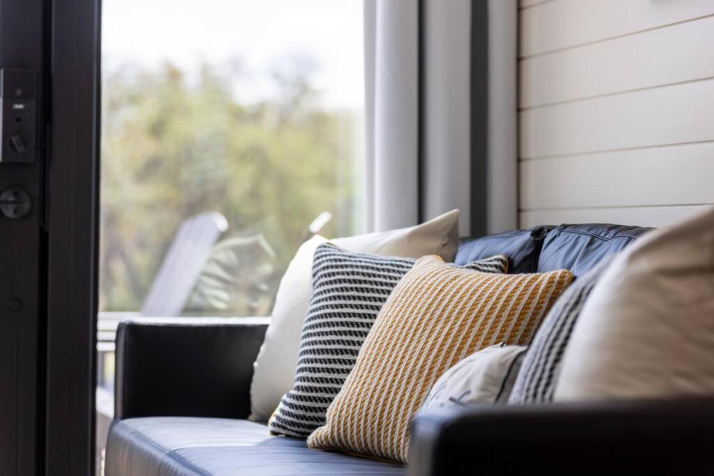 New The Yellow Beacon-Luxury Shipping Container Fredericksburg Eksteriør bilde