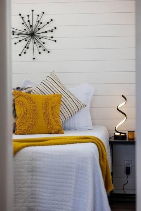 New The Yellow Beacon-Luxury Shipping Container Fredericksburg Eksteriør bilde