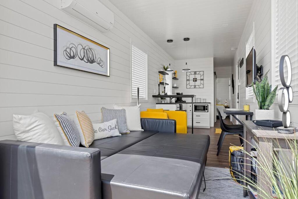 New The Yellow Beacon-Luxury Shipping Container Fredericksburg Eksteriør bilde