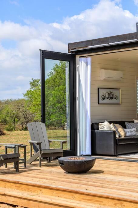 New The Yellow Beacon-Luxury Shipping Container Fredericksburg Eksteriør bilde