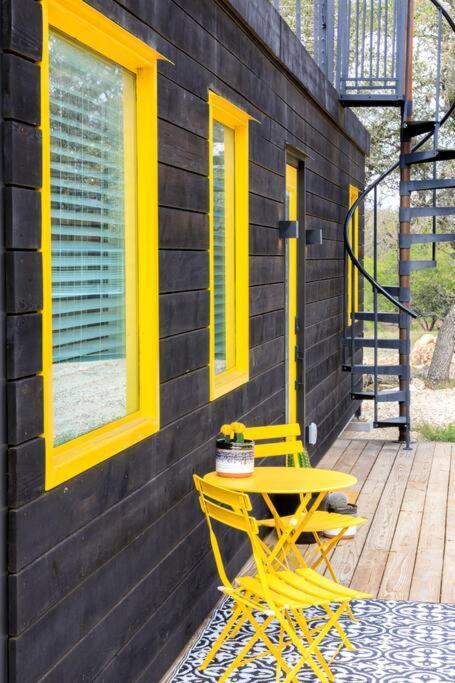New The Yellow Beacon-Luxury Shipping Container Fredericksburg Eksteriør bilde