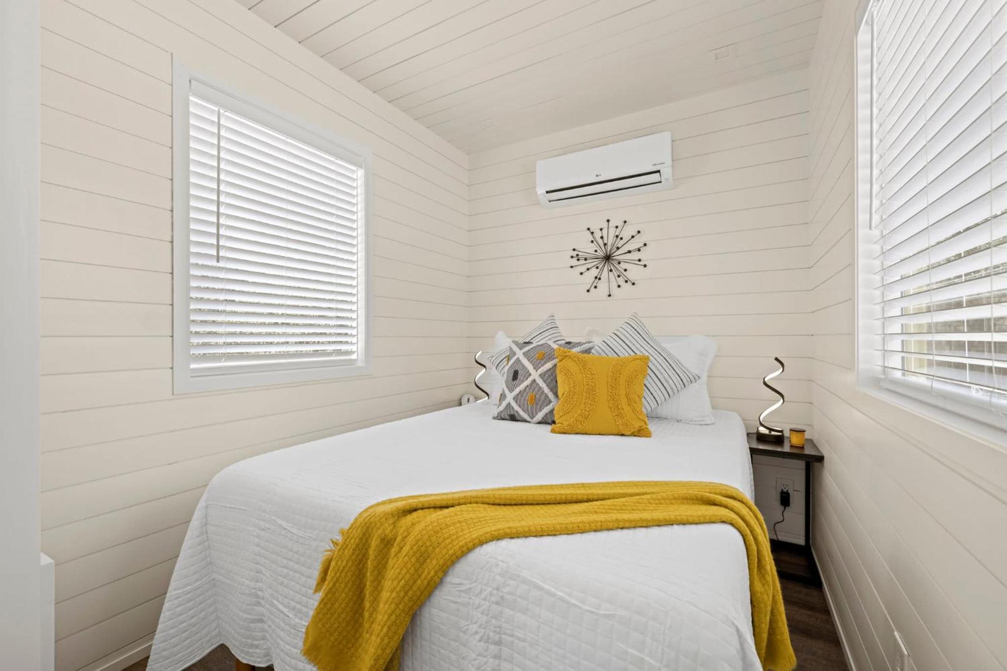 New The Yellow Beacon-Luxury Shipping Container Fredericksburg Eksteriør bilde