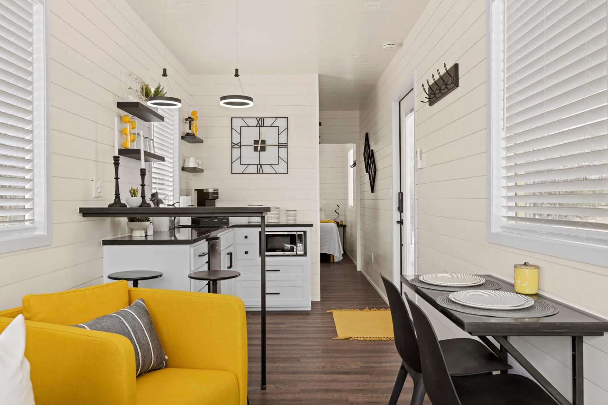 New The Yellow Beacon-Luxury Shipping Container Fredericksburg Eksteriør bilde