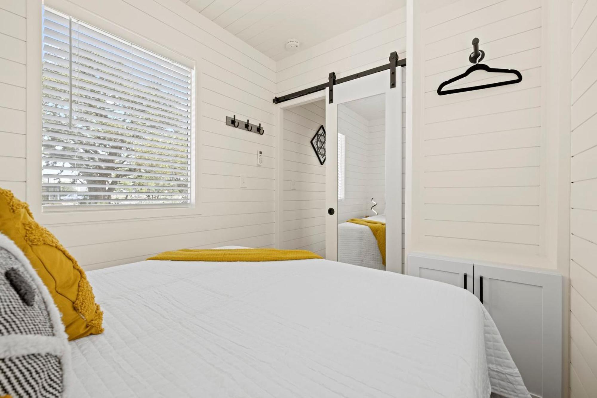 New The Yellow Beacon-Luxury Shipping Container Fredericksburg Eksteriør bilde